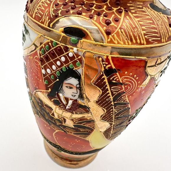Small Japanese Satsuma Vase with Moriage Chinoiserie Gold Trim Colorful 5" - Picture 10 of 13